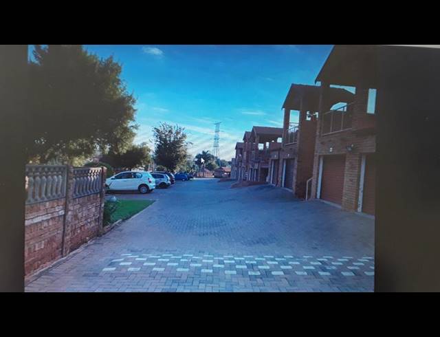 2 BEDROOM PROPERTY TO RENT IN CLUBVIEW